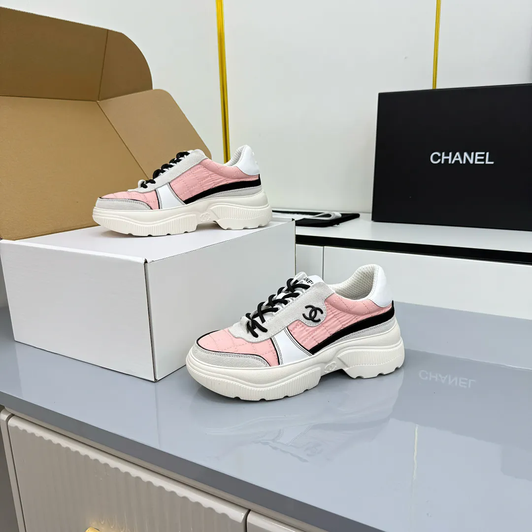 👟👟Ex-factory price 620👟👟 Chanel bread shoes ~ original calfskin panda shoes Chanel 25C latest hot style panda black and white sports shoes casual sneakers Xiaoxiang hot item classic black and white panda color coco girls must pay Fabric: original custom mixed sheepskin lining: original imported breathable mesh lining outsole: Original molded rubber + TPU combination Size: Women's 35-41